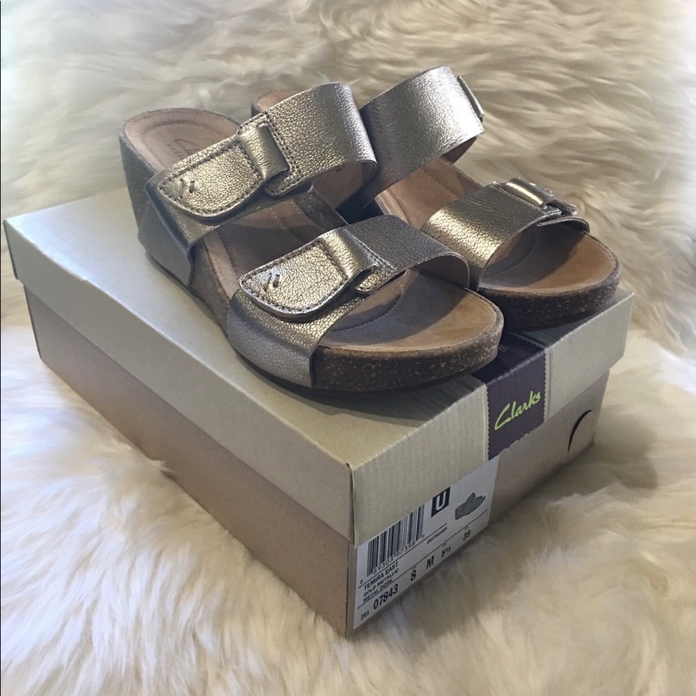 NIB! Clarks “Temira East” NIB size 8M Gold - Picture 3 of 6